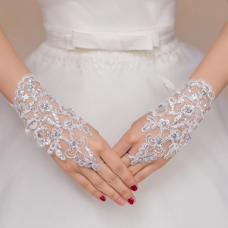 Elegant White Finger Loop Lace Gloves