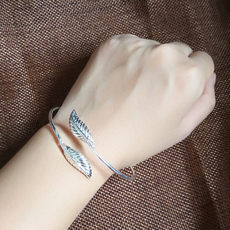 Nature-style Leaf Bangle
