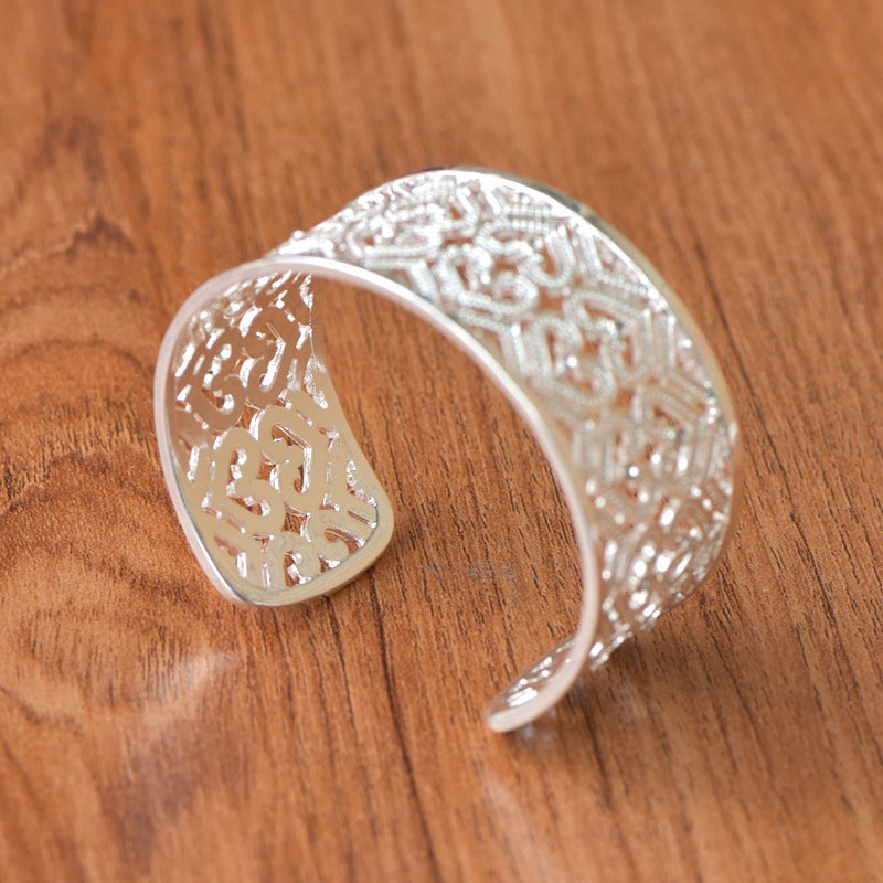 Pattern stylish bracelet