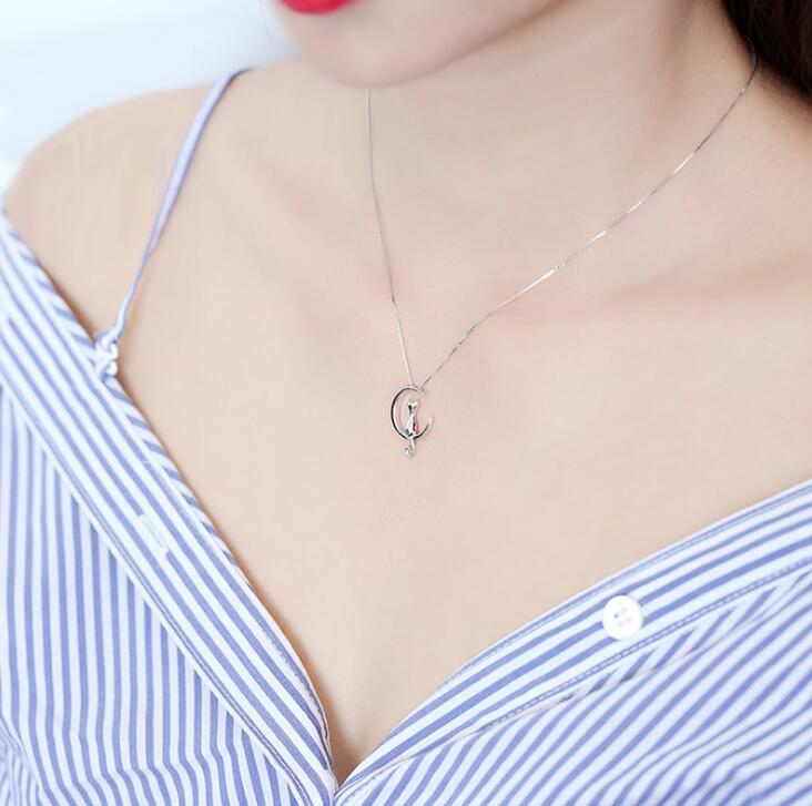 The cat necklace