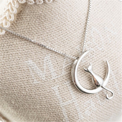 The cat necklace