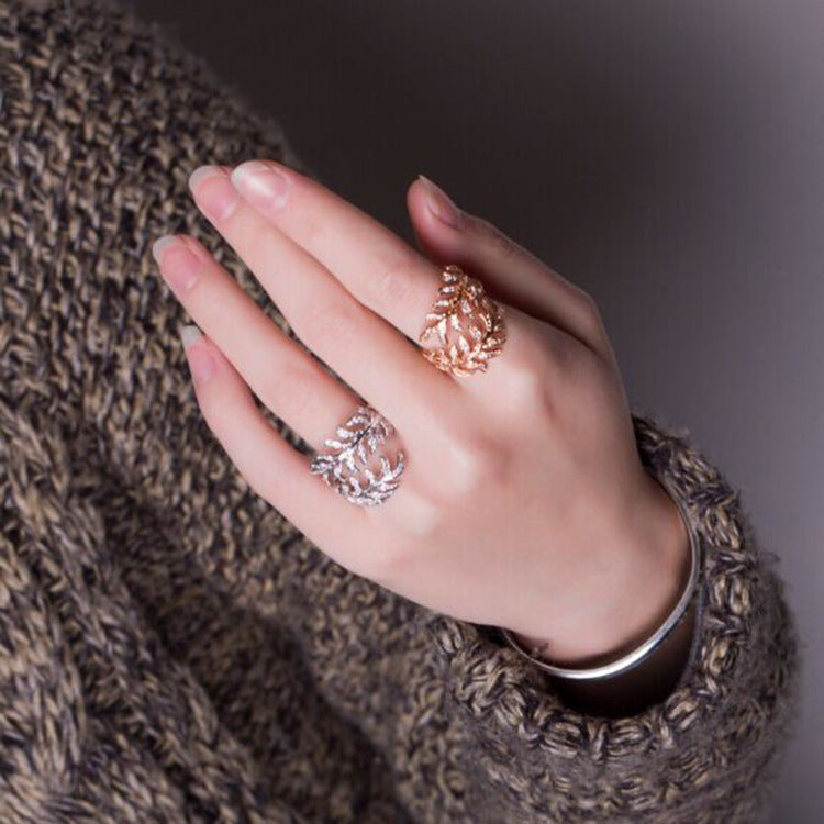 Nature-style leaves ring