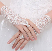 Elegant White Finger Loop Lace Gloves
