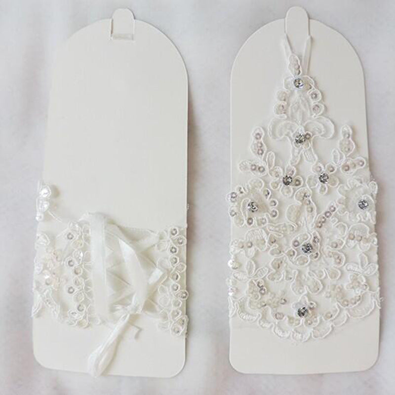 Elegant White Finger Loop Lace Gloves