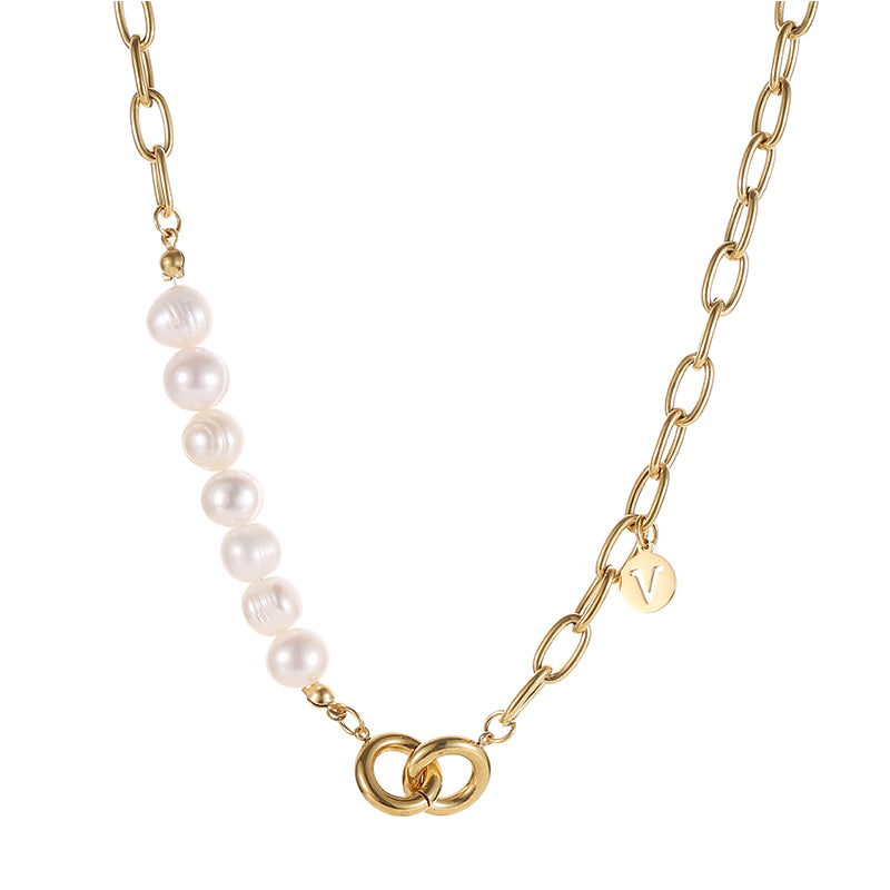 V Letter Classic Pearl Necklace
